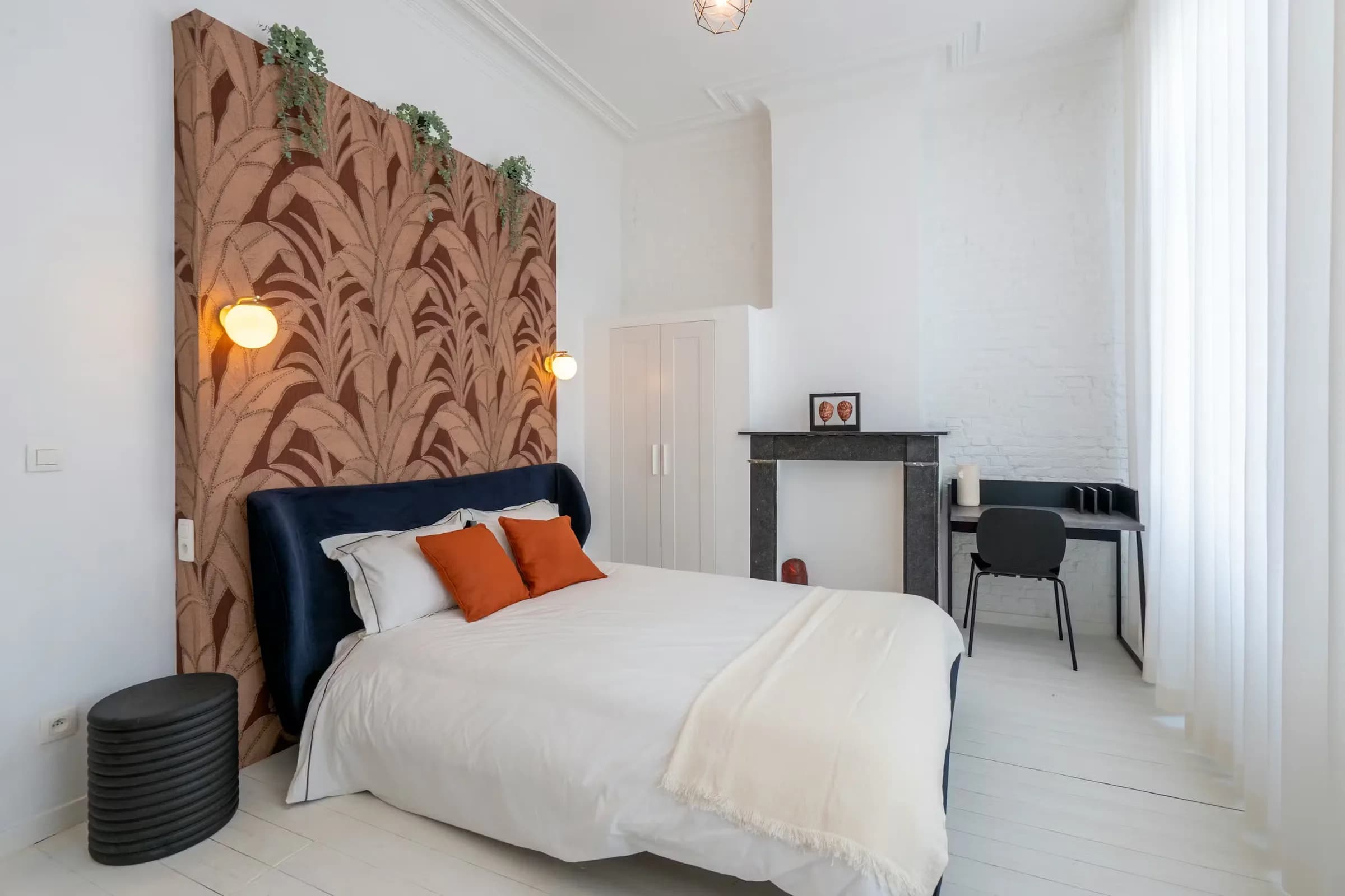 3. Co-living room – Street Side photo 1