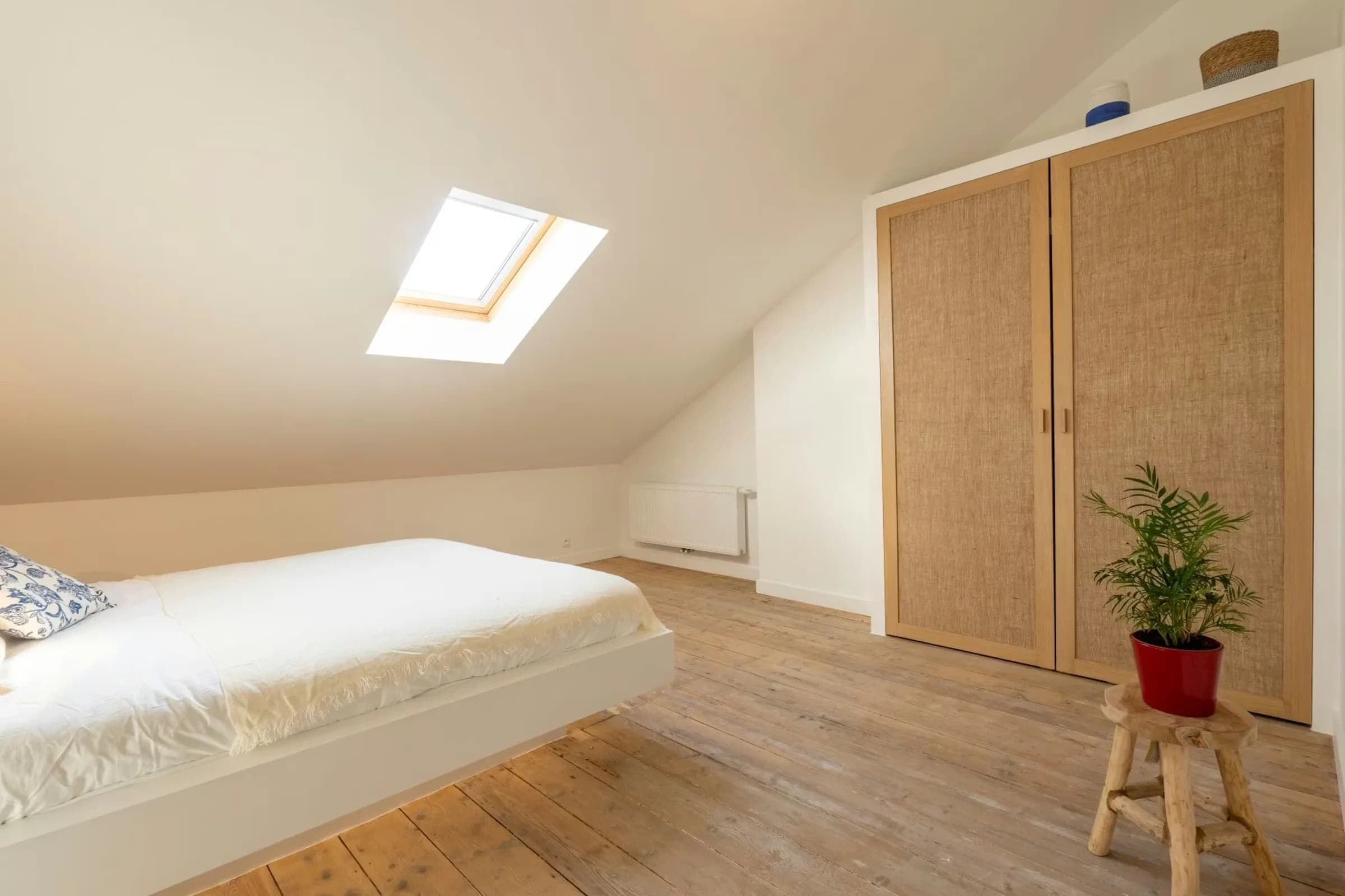 5. Co-living room – Street Side photo 1