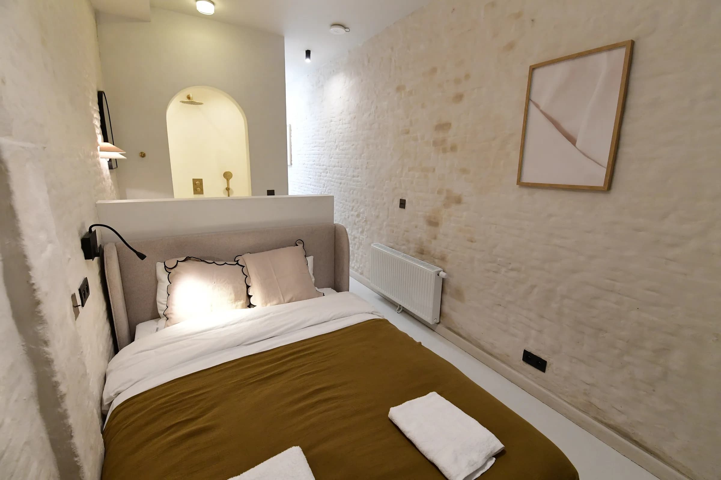 1. Private 2-bedroom apartment thumbnail 9