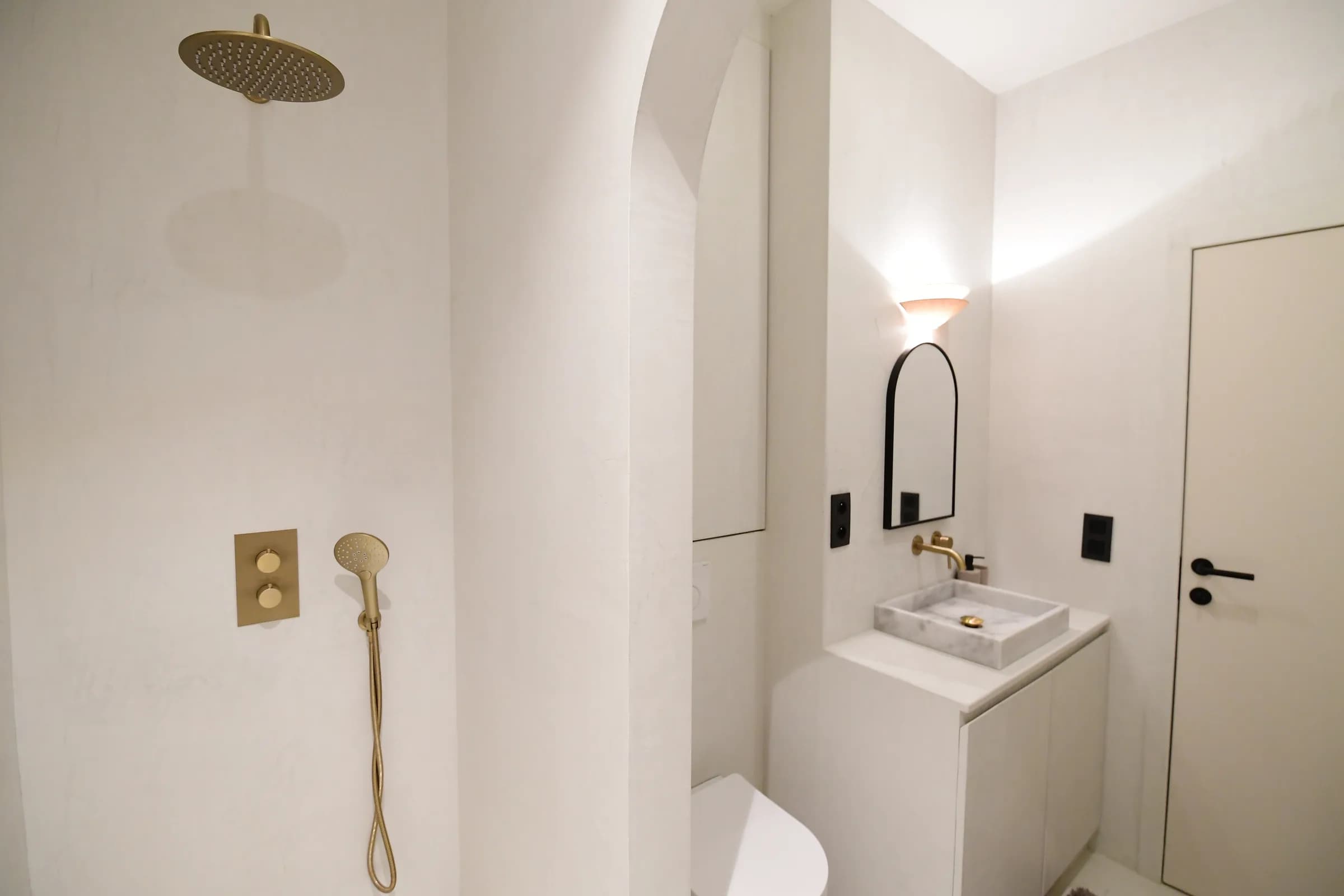 3. Private 2-bedroom apartment thumbnail 9