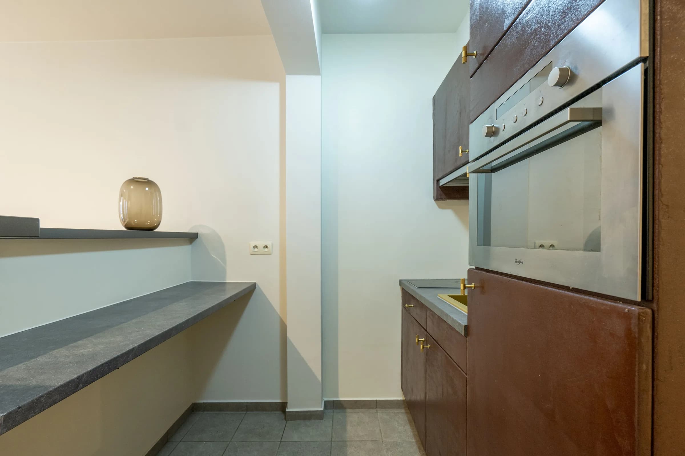 2. Private apartment, street-side thumbnail 10