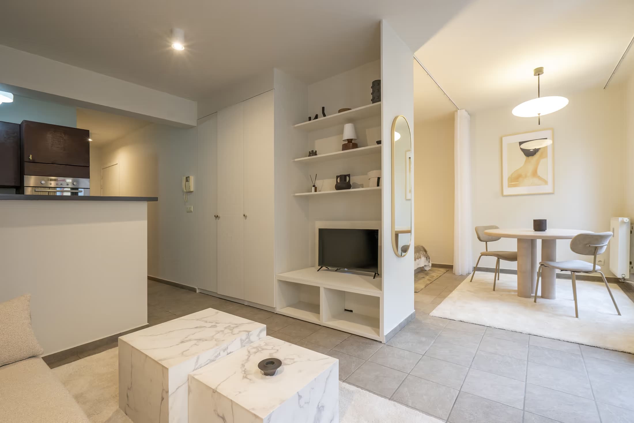 2. Private apartment, street-side thumbnail 17