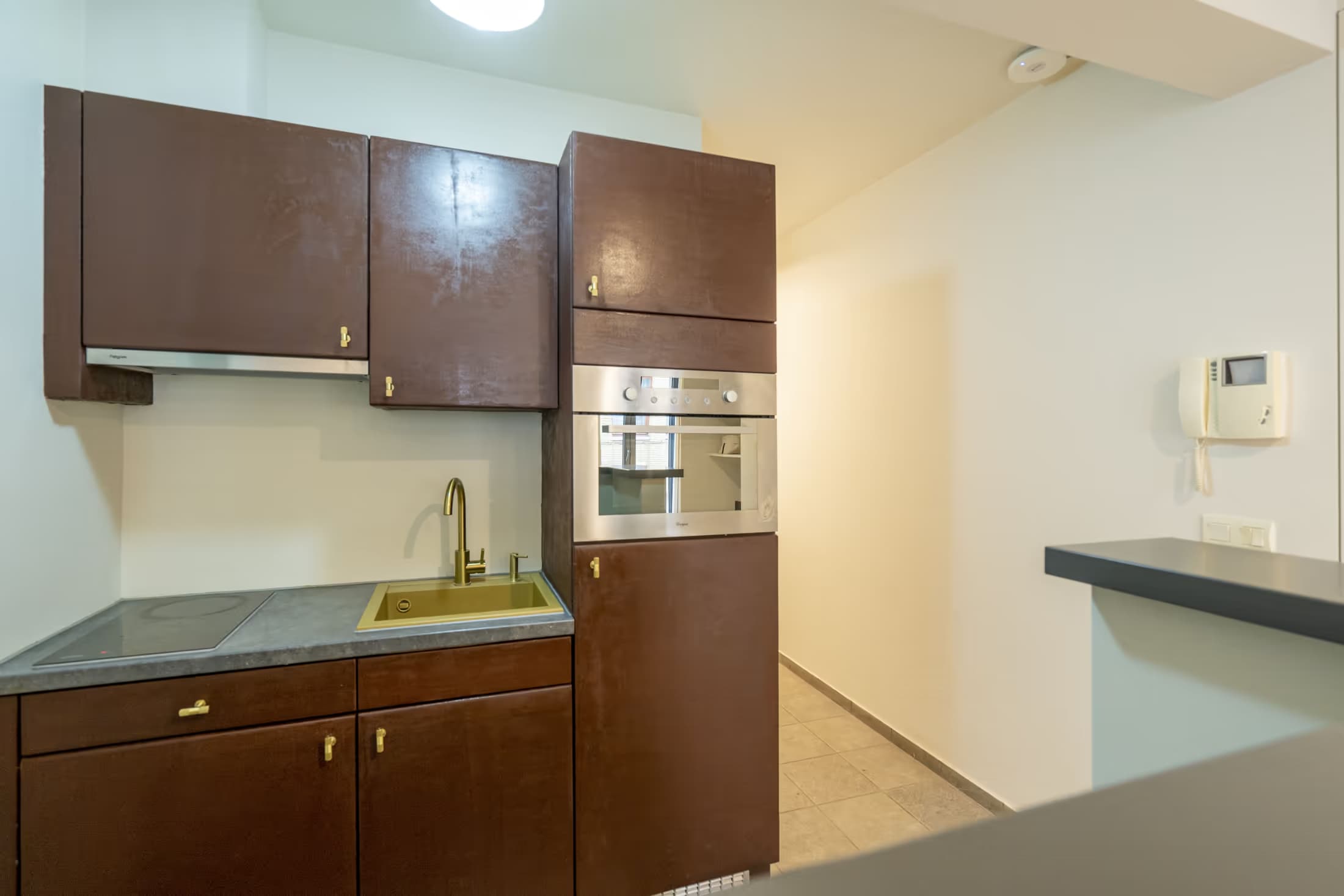 2. Private apartment, street-side thumbnail 18