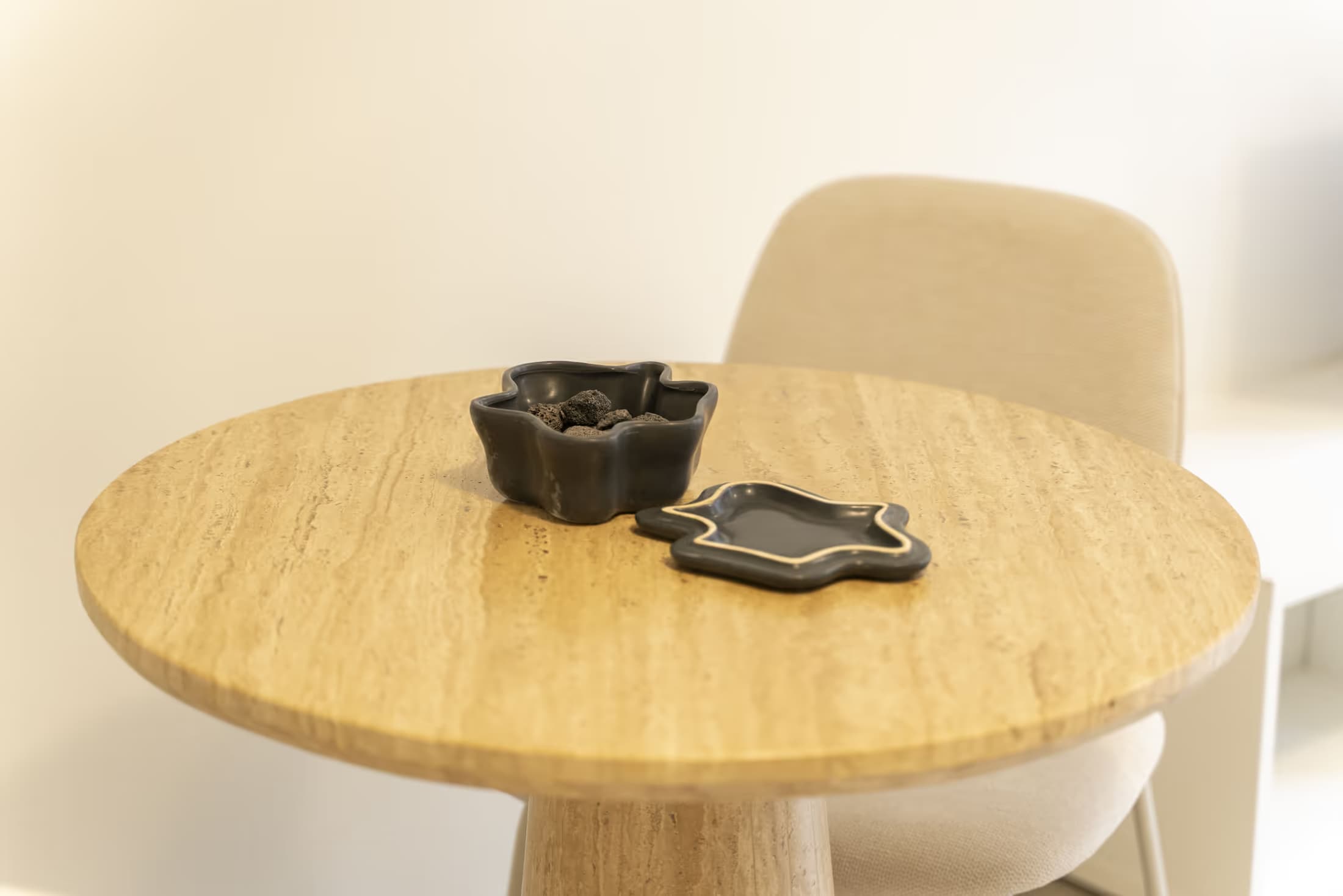 4. Studio, street-side thumbnail 7