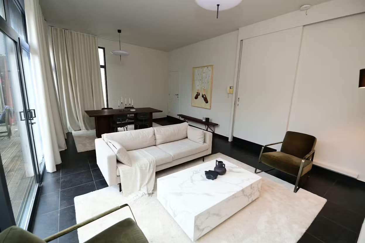 8.  Rooftop Apartment. Room 2 thumbnail 3