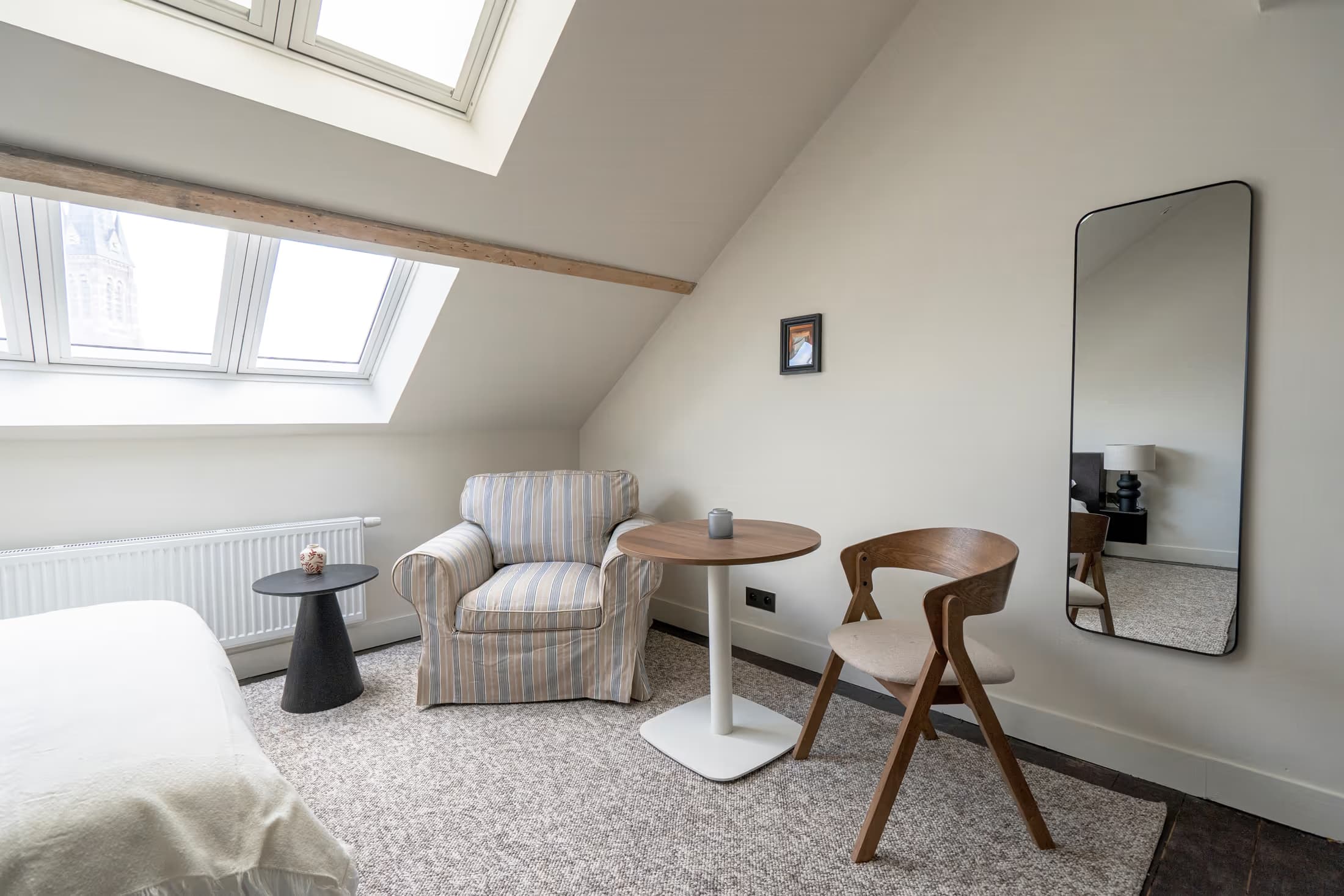 Studio 11 thumbnail 4