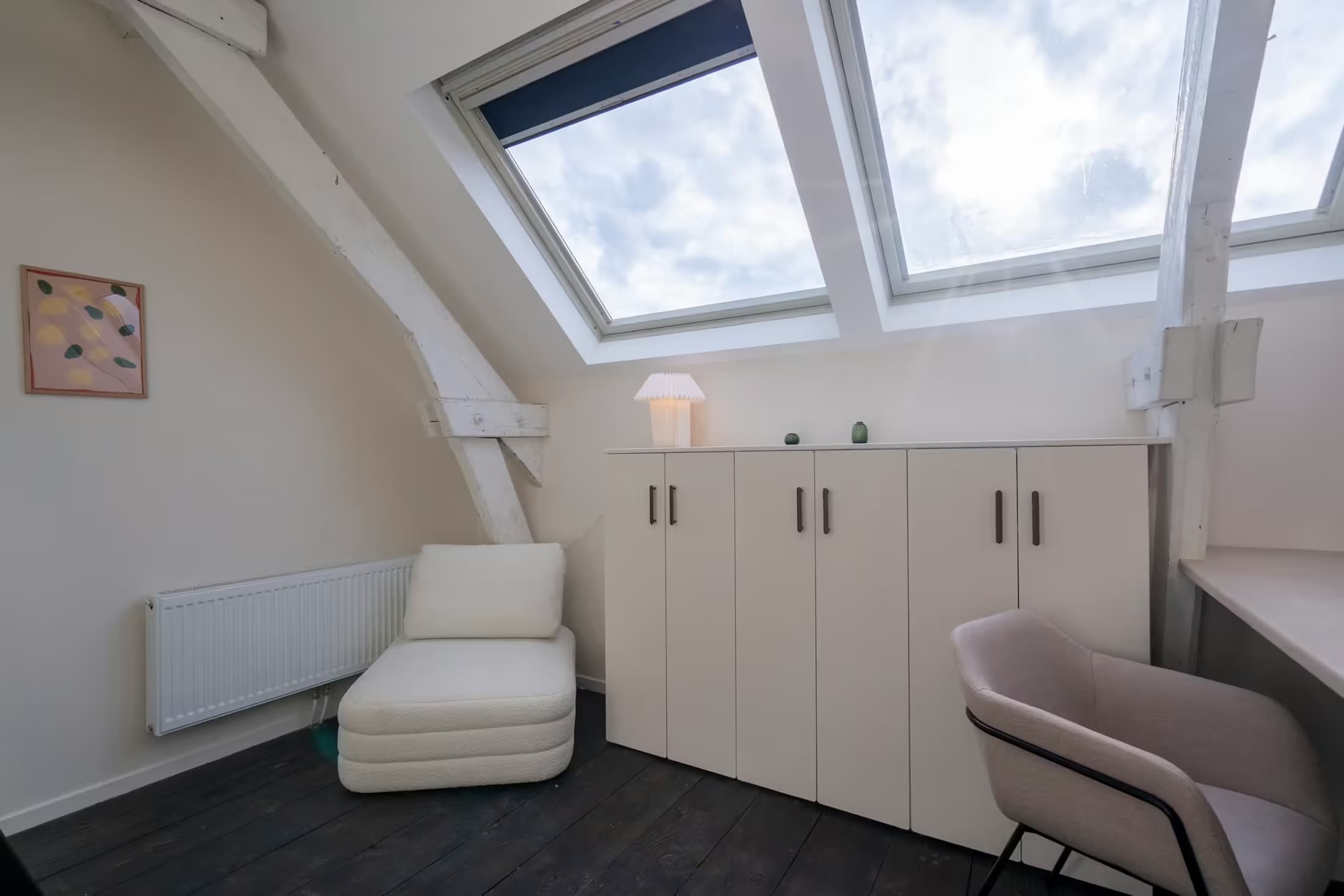 9. Сoliving room – Street Side photo 1