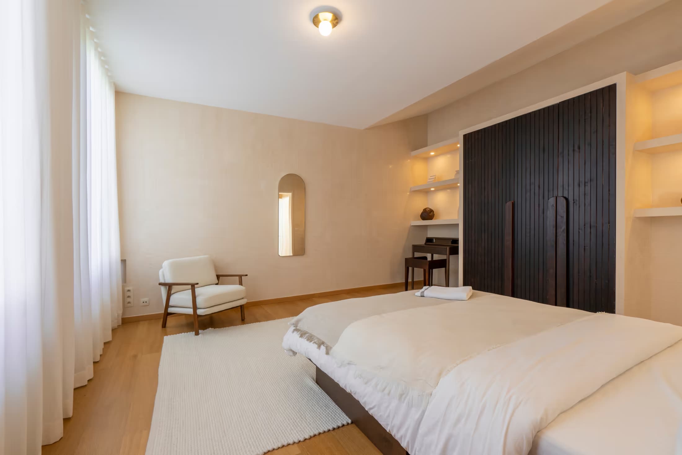 5. Co-living room – Street Side photo 1