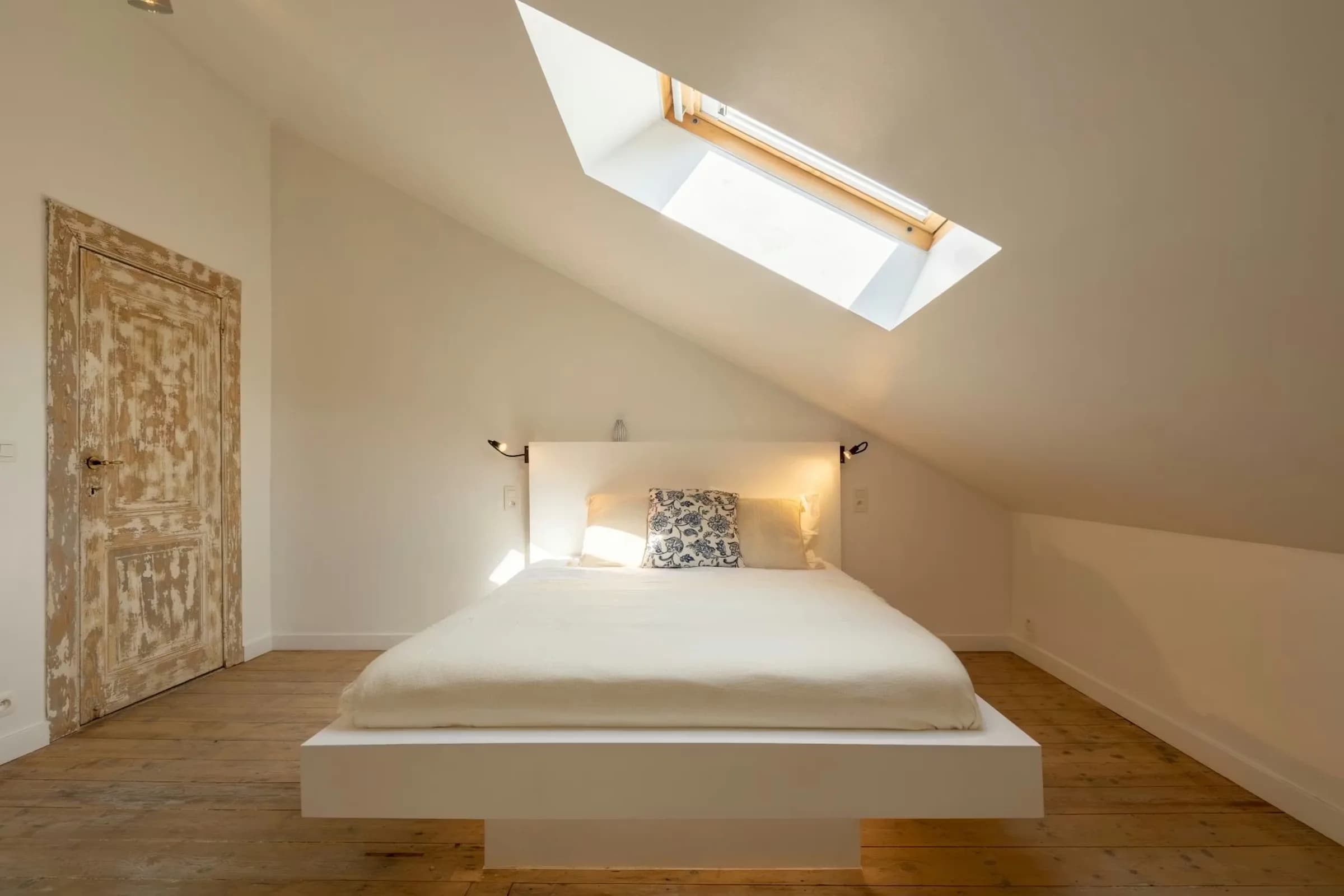 5. Co-living room – Street Side